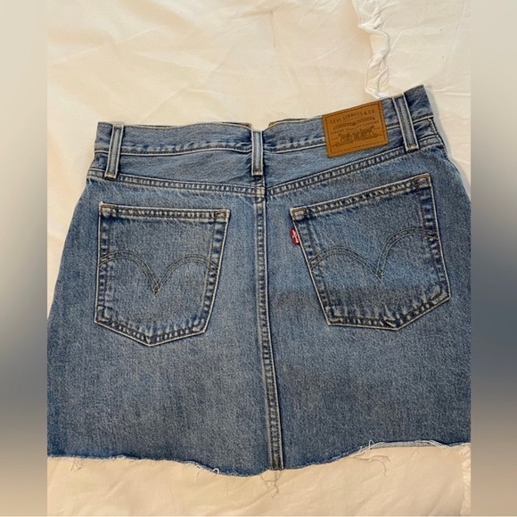 Levi’s Skirt - Picture 2 of 7